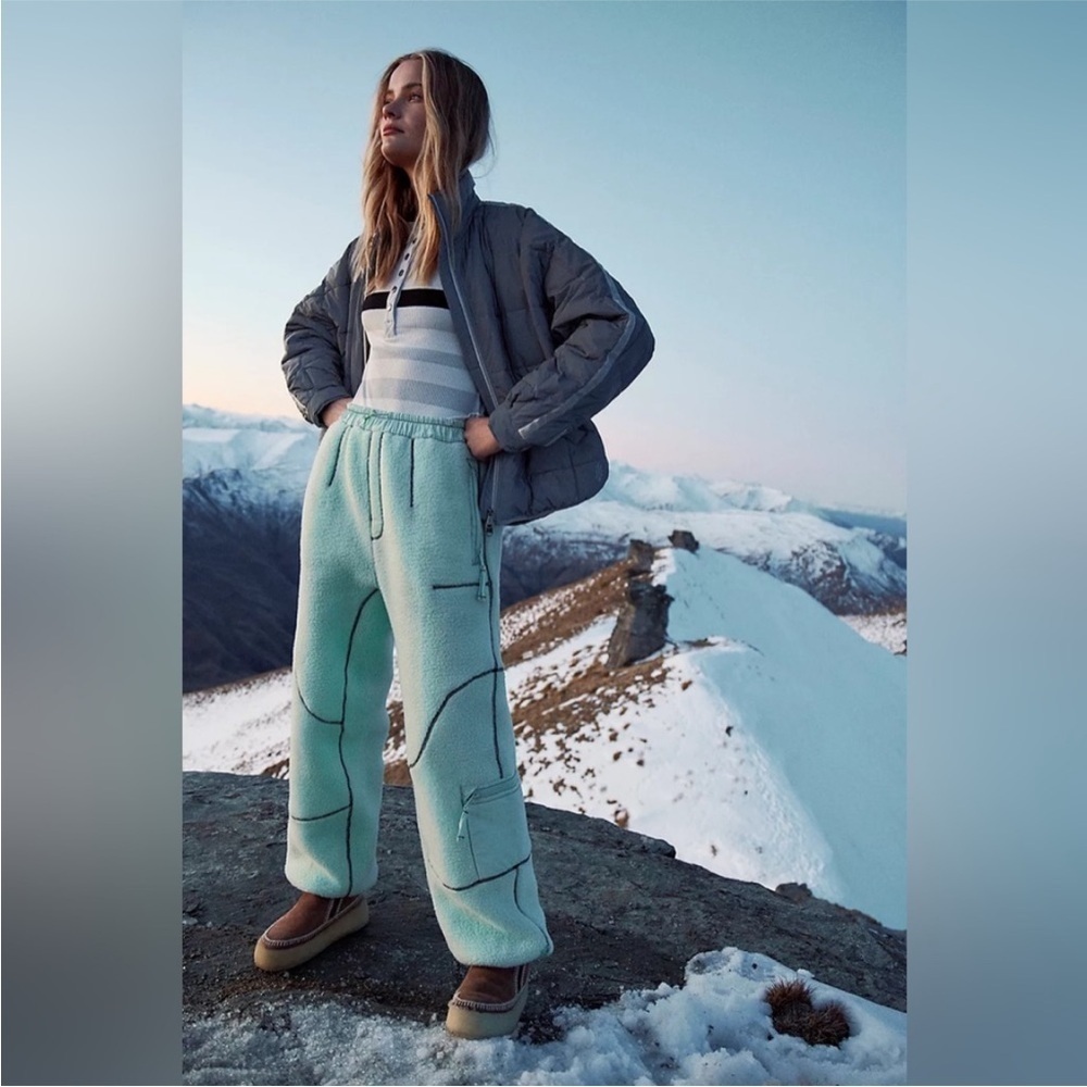Free People Hit The Slopes Fleece Pants Size Medium NWT - Picture 2 of 16